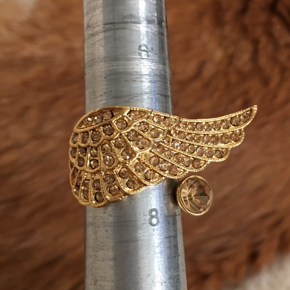 Angel wing diamanté gold ring - Picture 8 of 8